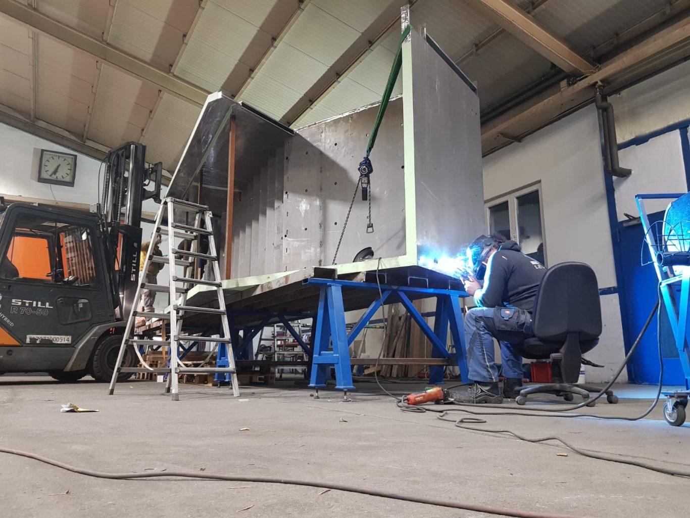 Gerade Treppe aus Stahl S235+S355 Gesamtgewicht ca. 12 t